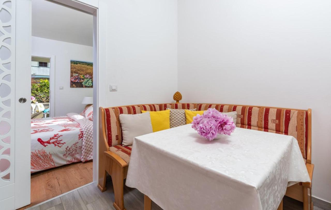 Luxury New !!! Apartment One And Only With Terrace & Free Bikes Poreč Exterior foto